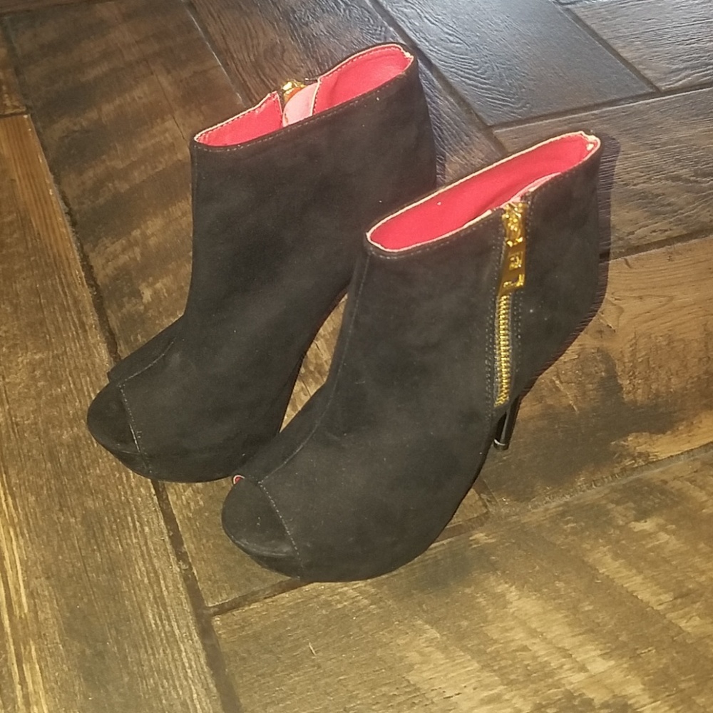 Qupid black velvet  peep toe booties